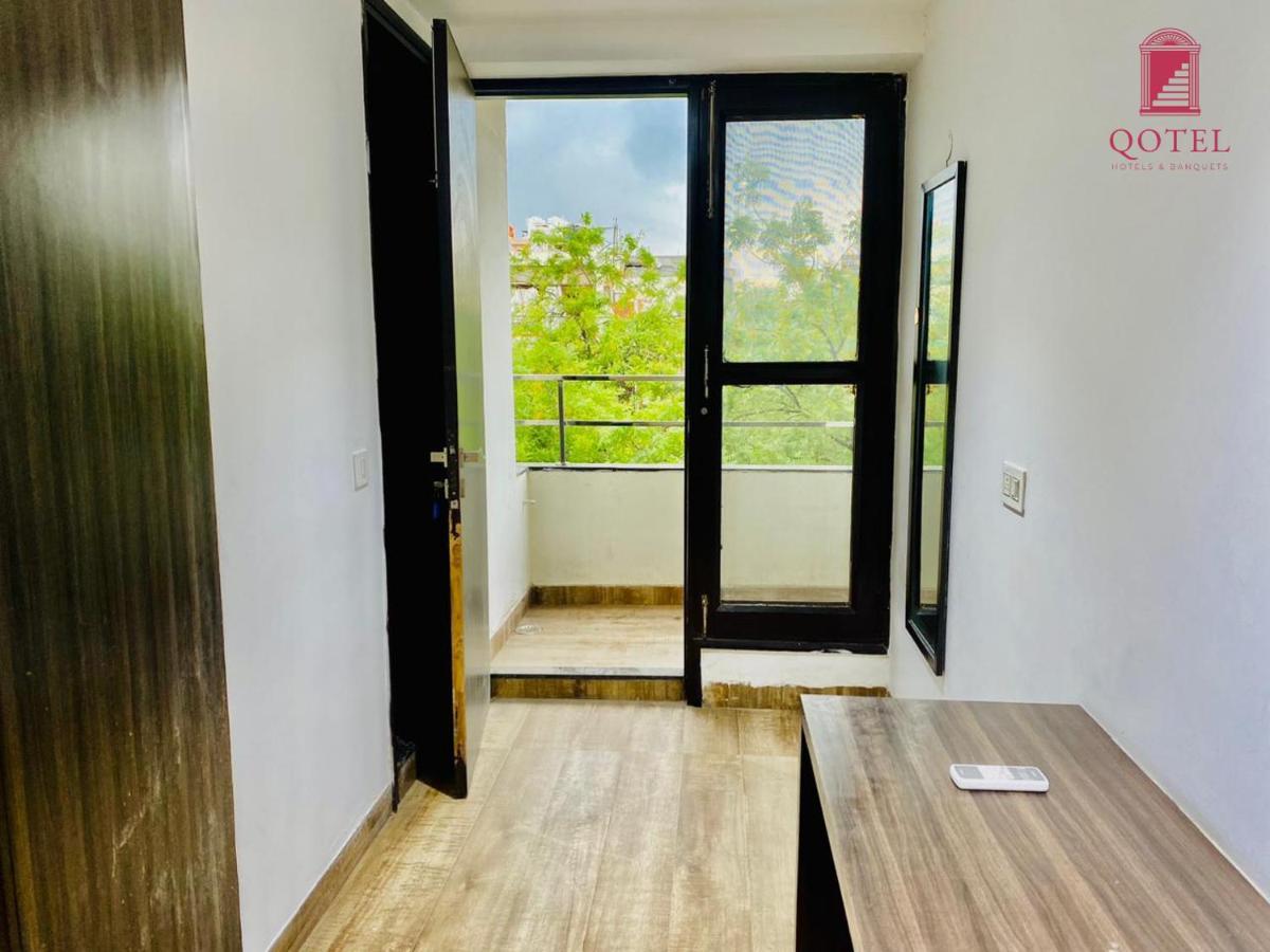 Qotel Hotel Rajouri Garden Above Ritu Marbles, Near Rajouri Garden Metro Station-Couple Friendly Нью-Дели Экстерьер фото