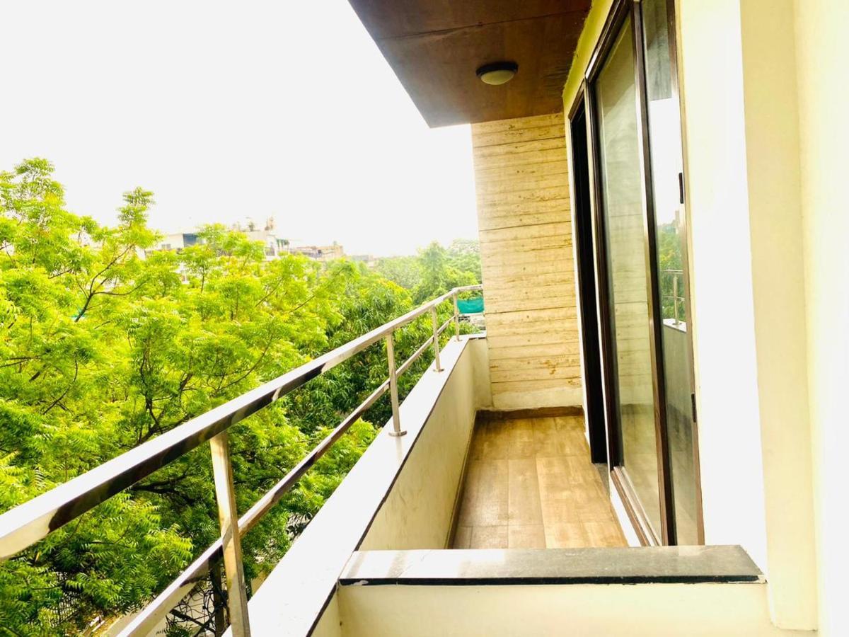 Qotel Hotel Rajouri Garden Above Ritu Marbles, Near Rajouri Garden Metro Station-Couple Friendly Нью-Дели Экстерьер фото