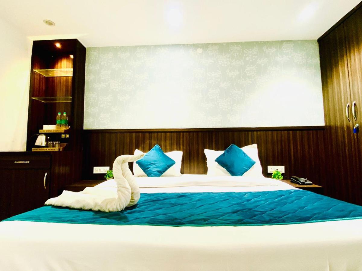 Qotel Hotel Rajouri Garden Above Ritu Marbles, Near Rajouri Garden Metro Station-Couple Friendly Нью-Дели Экстерьер фото